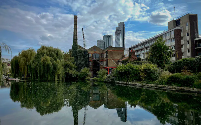 Commercial buildings in Islington
